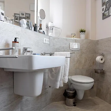 Nyaraló Schilfrohrsaenger 28 *